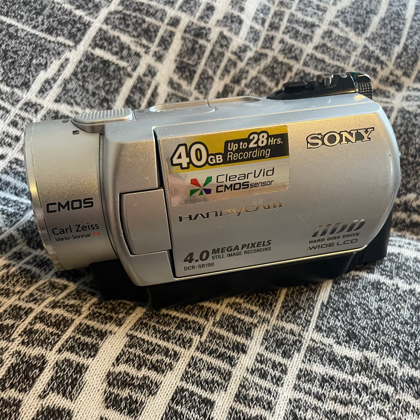 Sony Handycam DCR-SR190E Kit- (Chrome)