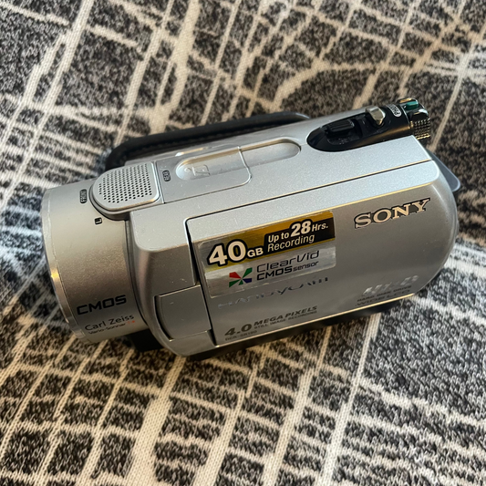 Sony Handycam DCR-SR190E Kit- (Chrome)