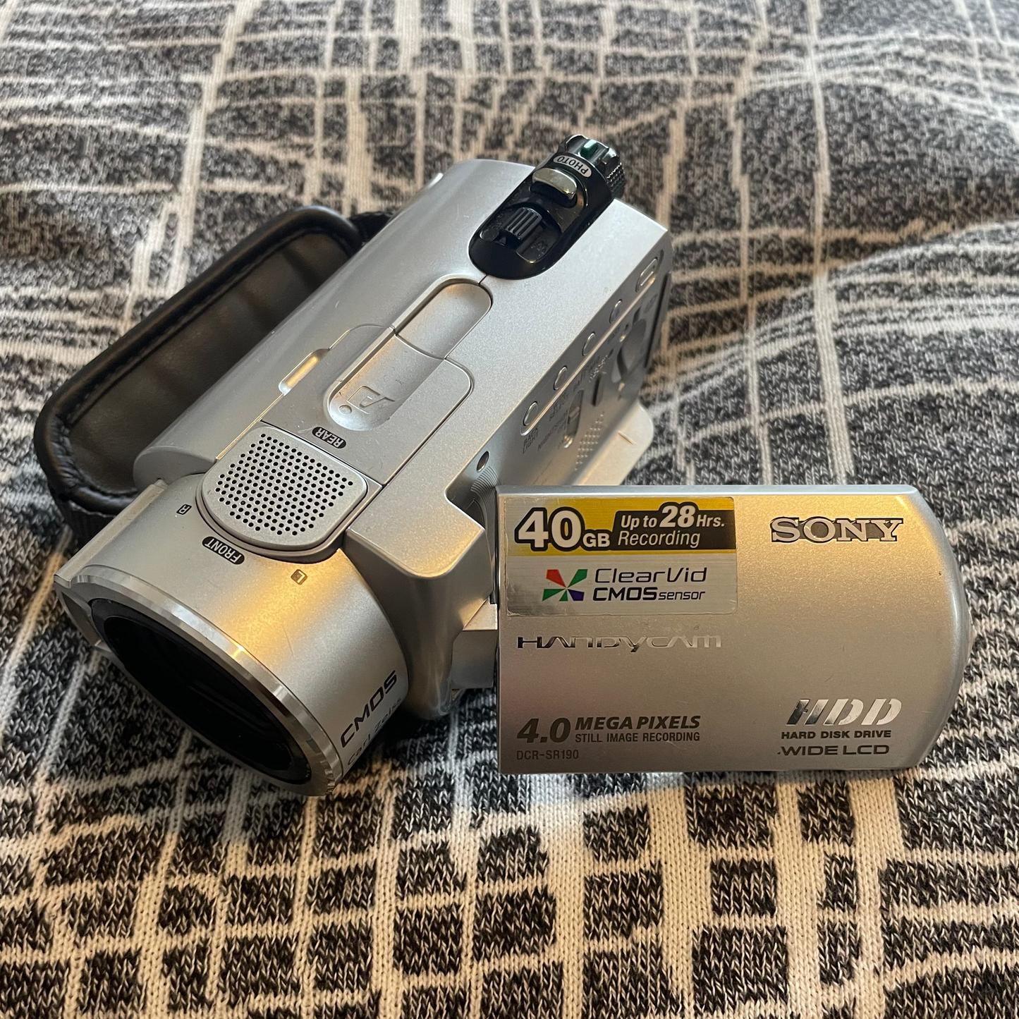 Sony Handycam DCR-SR190E Kit- (Chrome)