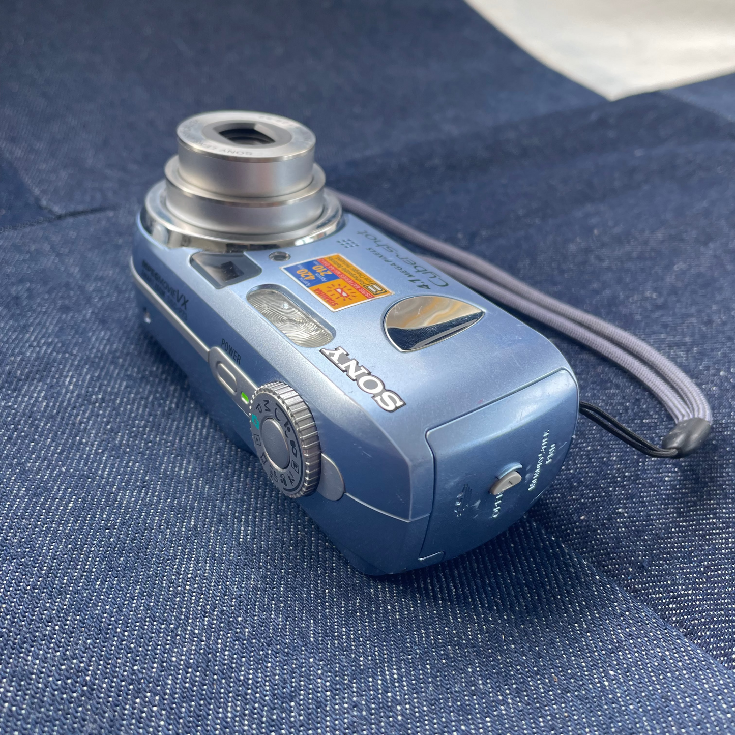 Sony Cyber-shot DSC-P73 Digital Camera