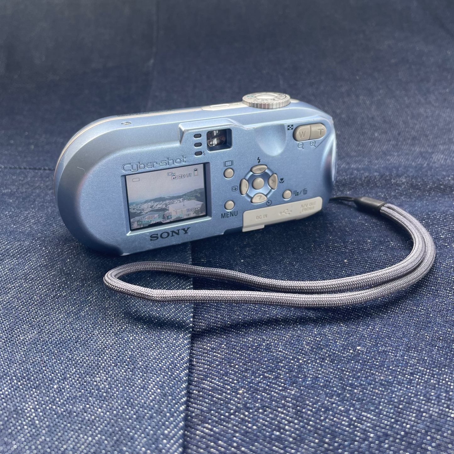 Sony Cyber-shot DSC-P73 Digital Camera