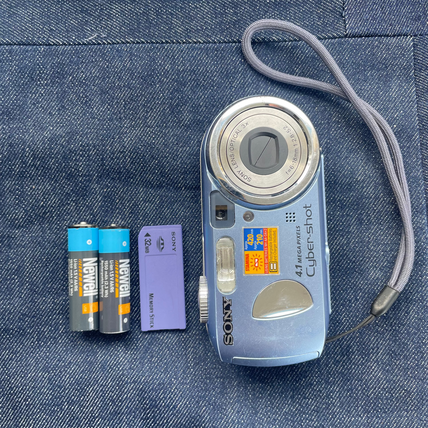 Sony Cyber-shot DSC-P73 Digital Camera