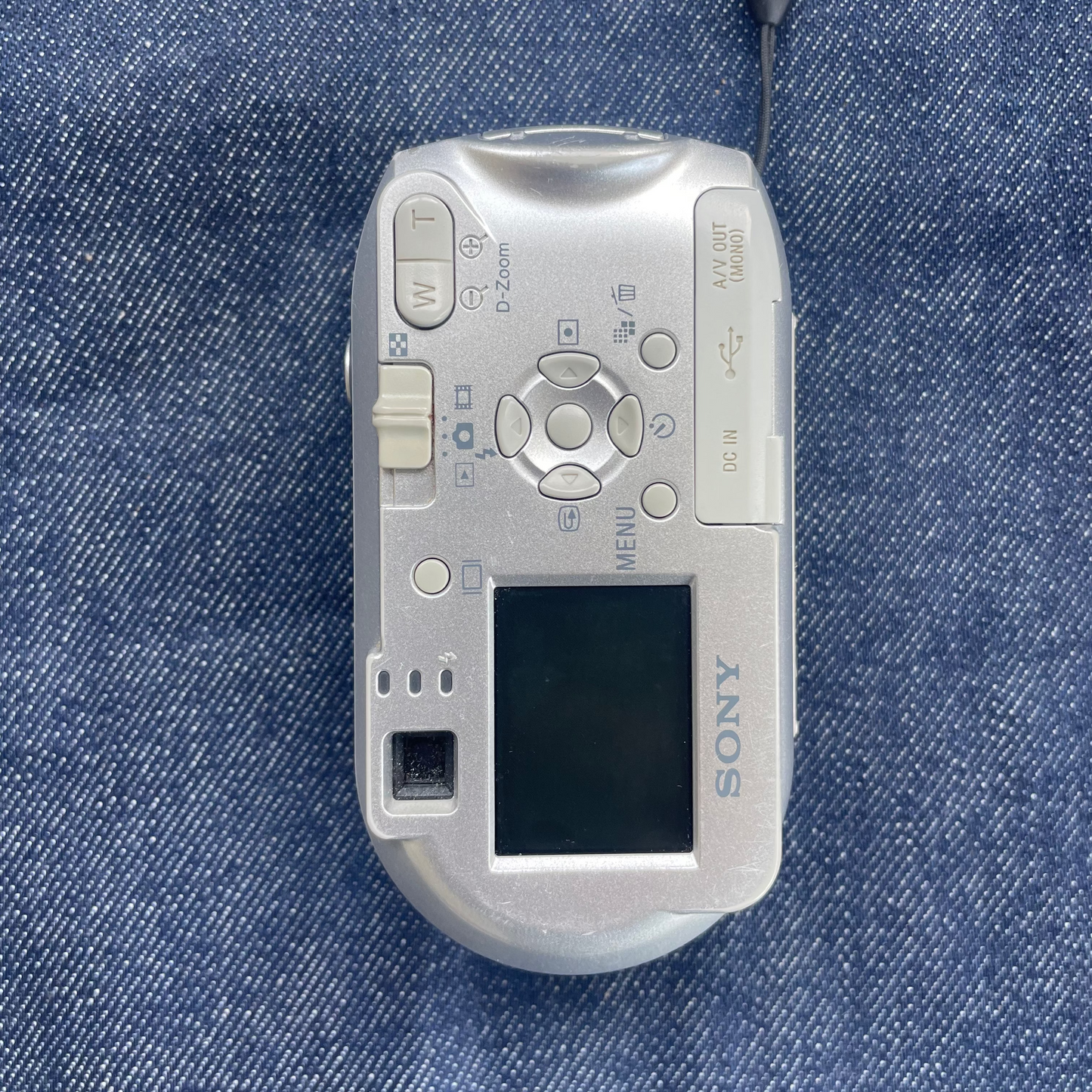 Sony Cybershot DSC-P43 Digital Camera (Colour Chrome)