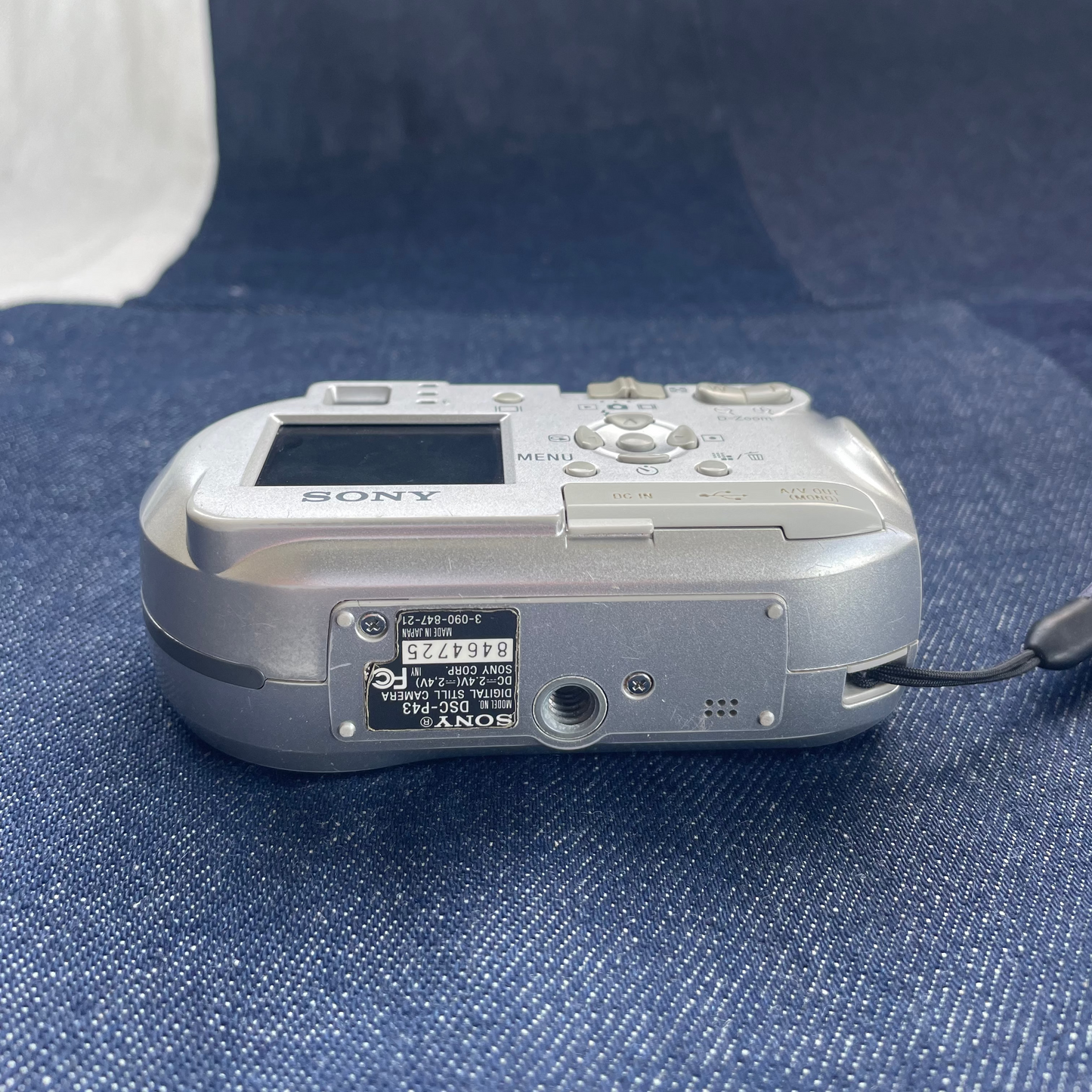 Sony Cybershot DSC-P43 Digital Camera (Colour Chrome)