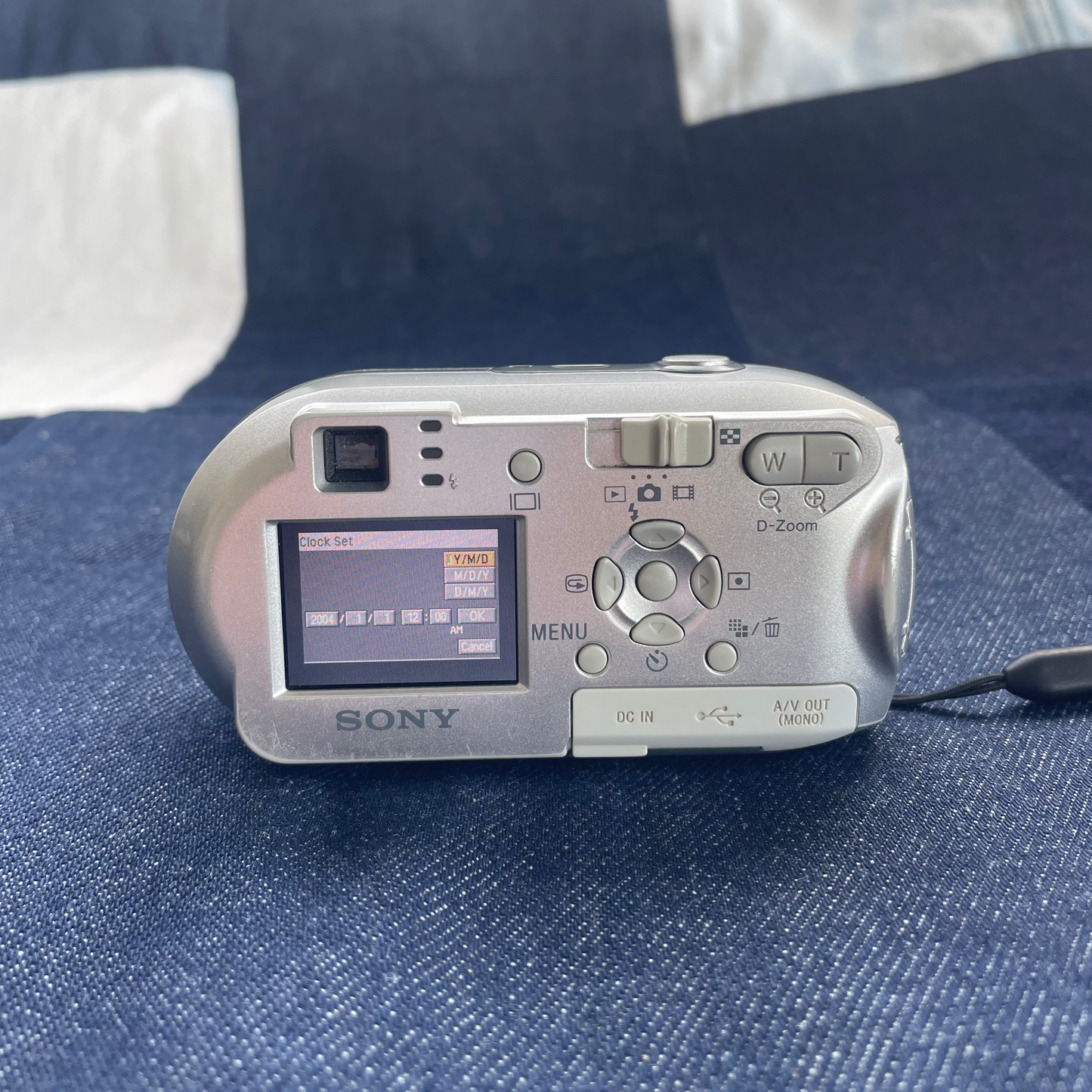 Sony Cybershot DSC-P43 Digital Camera (Colour Chrome)